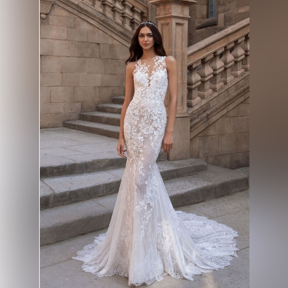 Hati by Pronovias